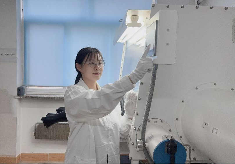 科研一線(xiàn)丨石爽爽：晶體生長(zhǎng)雖慢，但每一步都通向光的未來(lái)